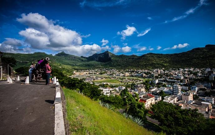 Vue sur le champ de courses de Port Louis